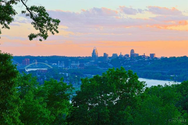 11 Weebetook Lane, Cincinnati, OH 45208