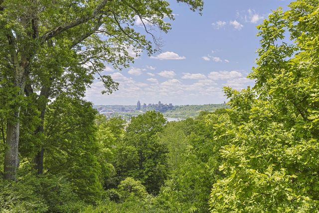 11 Weebetook Lane, Cincinnati, OH 45208