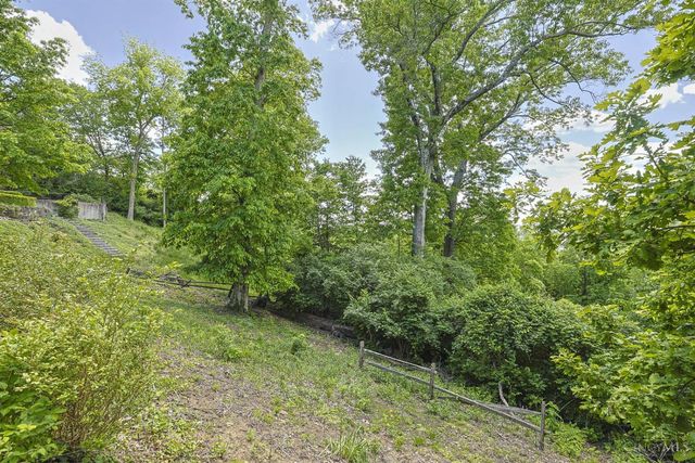 11 Weebetook Lane, Cincinnati, OH 45208