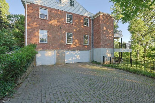 11 Weebetook Lane, Cincinnati, OH 45208