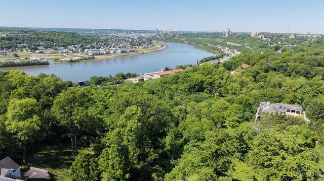 11 Weebetook Lane, Cincinnati, OH 45208