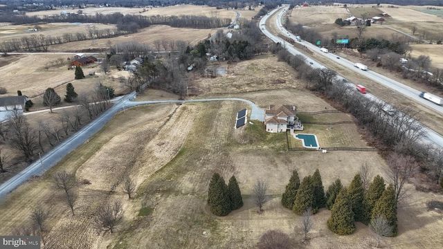 865 DRY RUN RD, Grantville, PA 17028