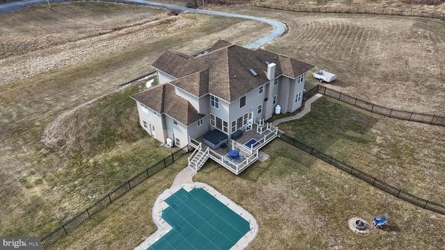 865 DRY RUN RD, Grantville, PA 17028