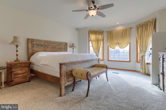 865 DRY RUN RD, Grantville, PA 17028