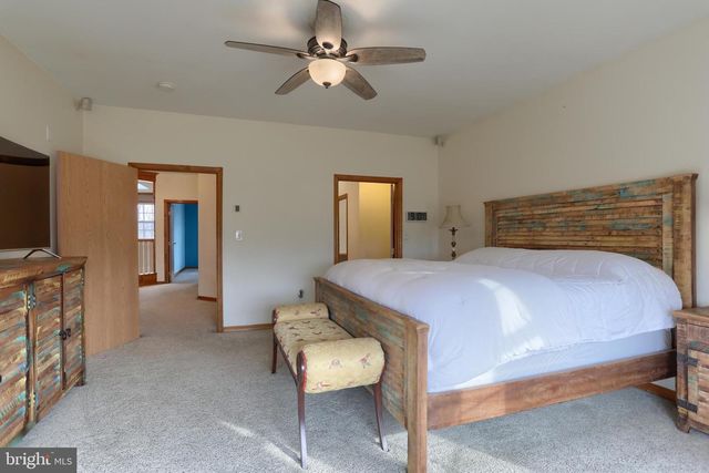 865 DRY RUN RD, Grantville, PA 17028