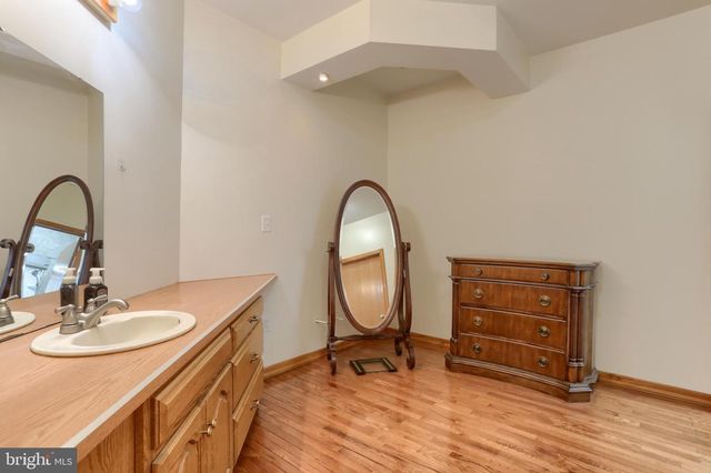 865 DRY RUN RD, Grantville, PA 17028