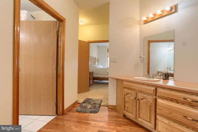 865 DRY RUN RD, Grantville, PA 17028