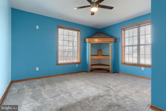 865 DRY RUN RD, Grantville, PA 17028