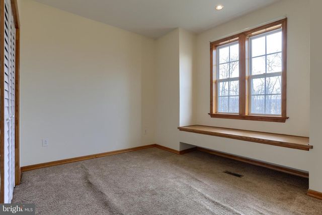 865 DRY RUN RD, Grantville, PA 17028