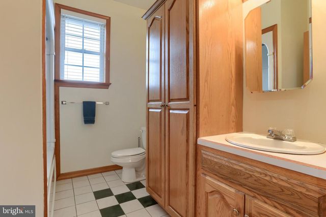 865 DRY RUN RD, Grantville, PA 17028