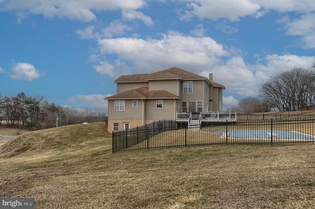 865 DRY RUN RD, Grantville, PA 17028