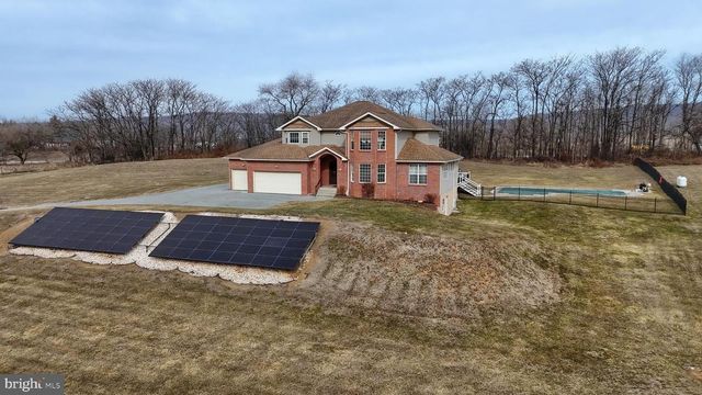 865 DRY RUN RD, Grantville, PA 17028