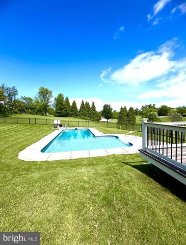 865 DRY RUN RD, Grantville, PA 17028