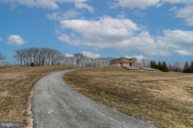 865 DRY RUN RD, Grantville, PA 17028