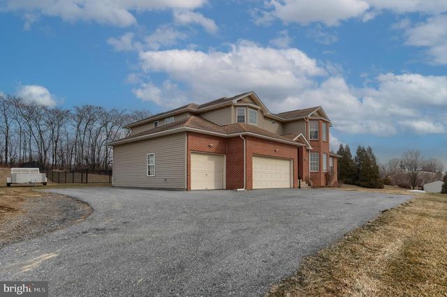 865 DRY RUN RD, Grantville, PA 17028