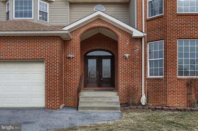 865 DRY RUN RD, Grantville, PA 17028