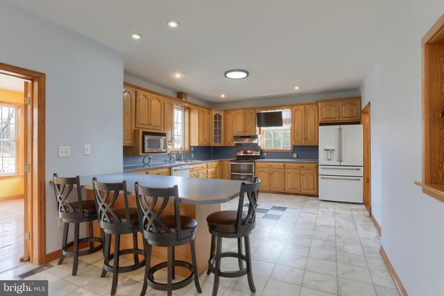 865 DRY RUN RD, Grantville, PA 17028