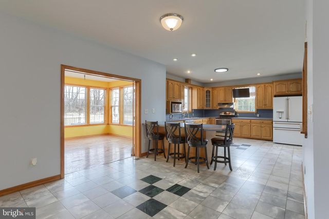 865 DRY RUN RD, Grantville, PA 17028