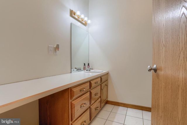 865 DRY RUN RD, Grantville, PA 17028