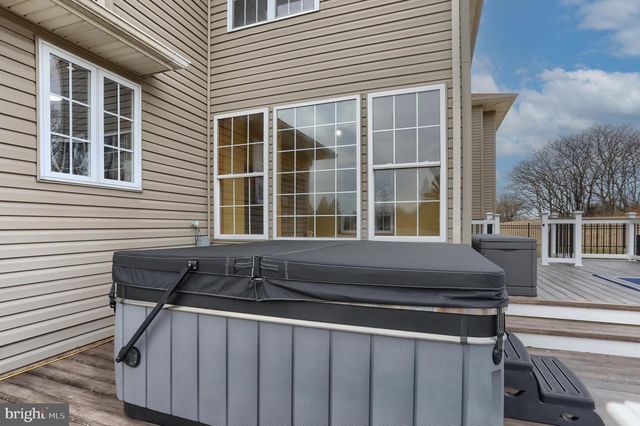 865 DRY RUN RD, Grantville, PA 17028