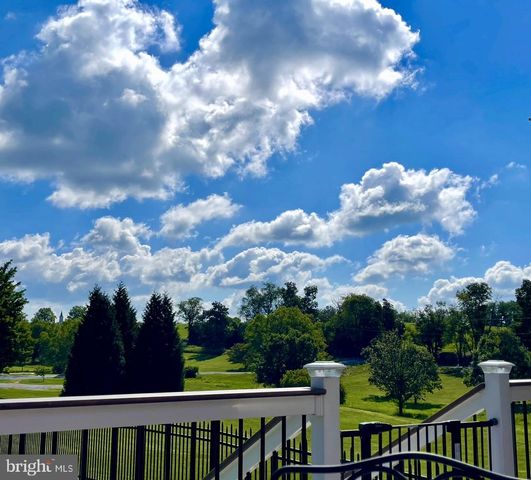 865 DRY RUN RD, Grantville, PA 17028