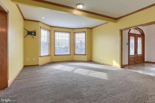 865 DRY RUN RD, Grantville, PA 17028