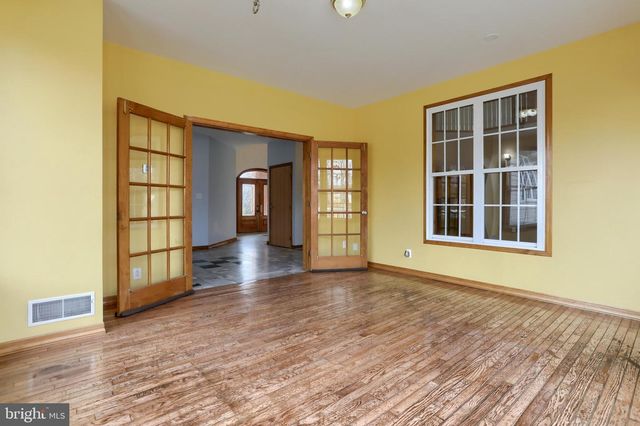 865 DRY RUN RD, Grantville, PA 17028