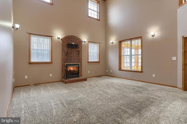 865 DRY RUN RD, Grantville, PA 17028