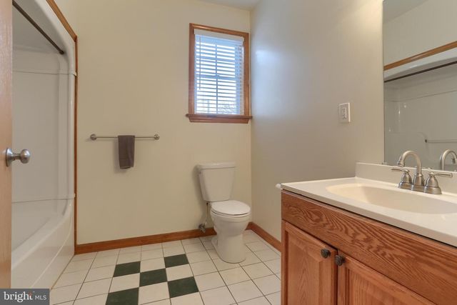 865 DRY RUN RD, Grantville, PA 17028