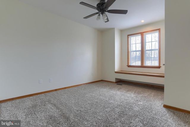 865 DRY RUN RD, Grantville, PA 17028