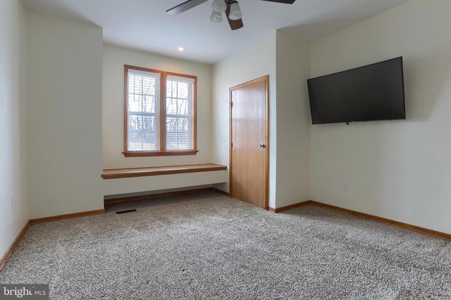 865 DRY RUN RD, Grantville, PA 17028