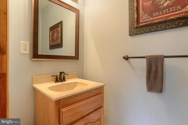 865 DRY RUN RD, Grantville, PA 17028