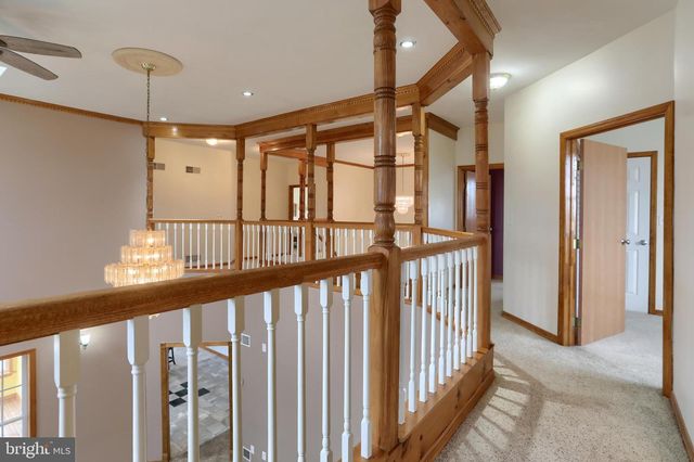 865 DRY RUN RD, Grantville, PA 17028