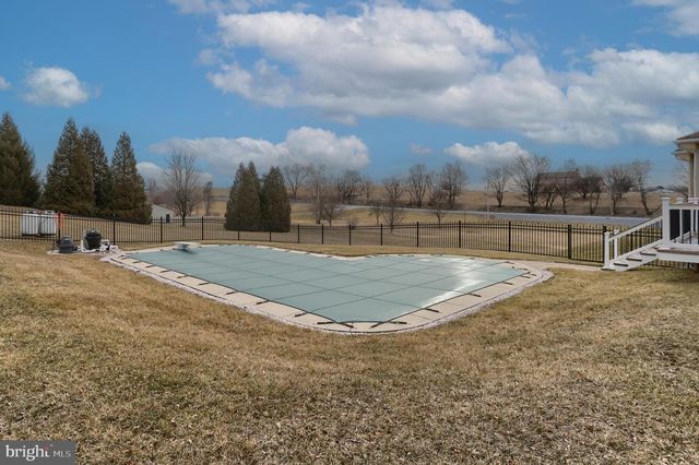 865 DRY RUN RD, Grantville, PA 17028