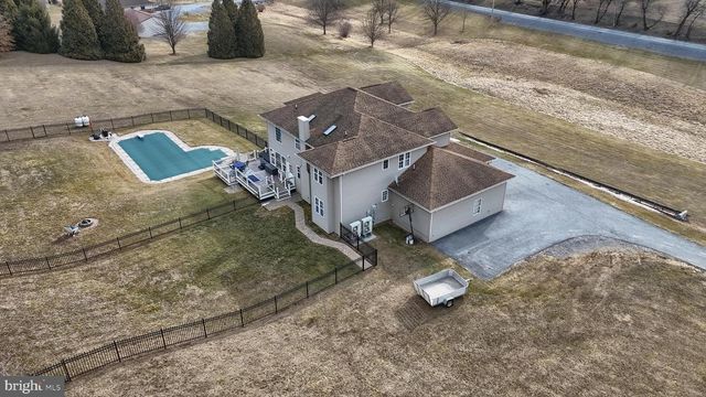 865 DRY RUN RD, Grantville, PA 17028