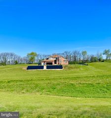 865 DRY RUN RD, Grantville, PA 17028