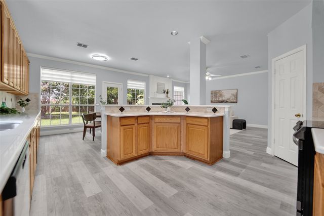 2241 Merritt Way, Arlington, TX 76018