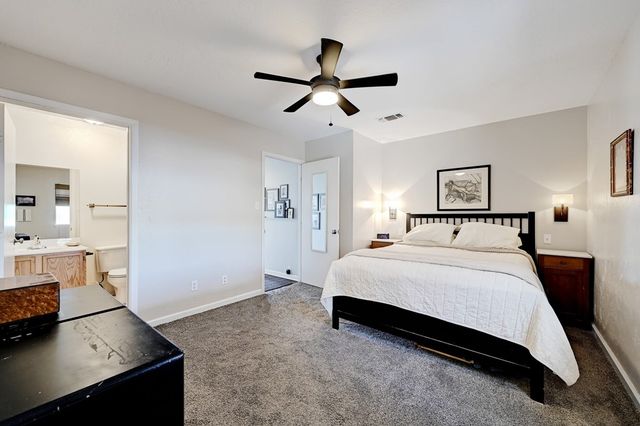 1110 N Ordenar St, Marfa, TX 79843