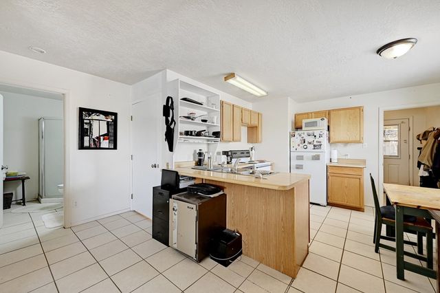 1110 N Ordenar St, Marfa, TX 79843