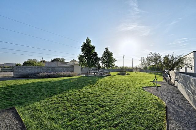 1110 N Ordenar St, Marfa, TX 79843