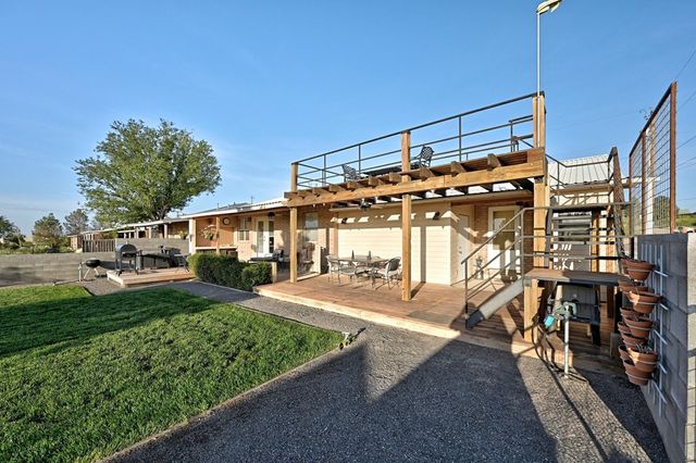 1110 N Ordenar St, Marfa, TX 79843