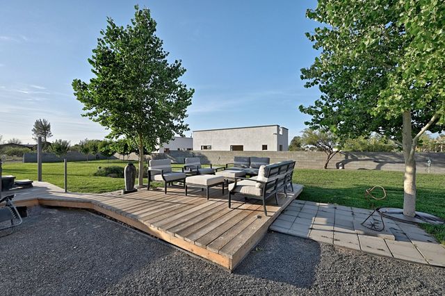 1110 N Ordenar St, Marfa, TX 79843