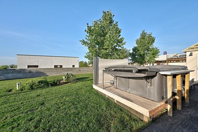 1110 N Ordenar St, Marfa, TX 79843