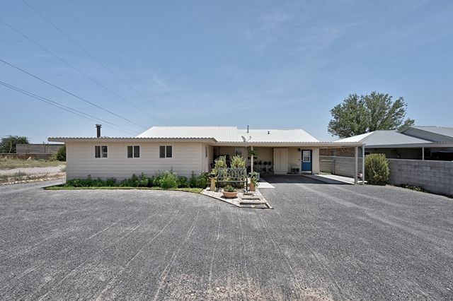 1110 N Ordenar St, Marfa, TX 79843
