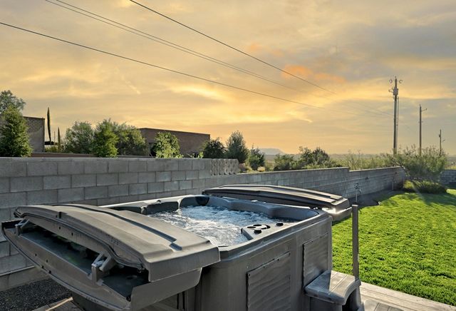 1110 N Ordenar St, Marfa, TX 79843