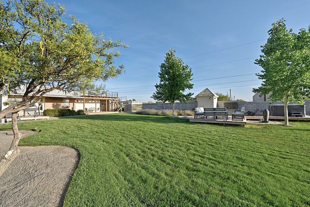 1110 N Ordenar St, Marfa, TX 79843