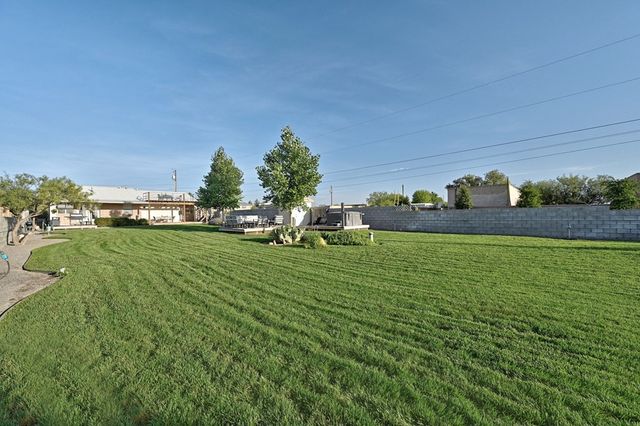 1110 N Ordenar St, Marfa, TX 79843