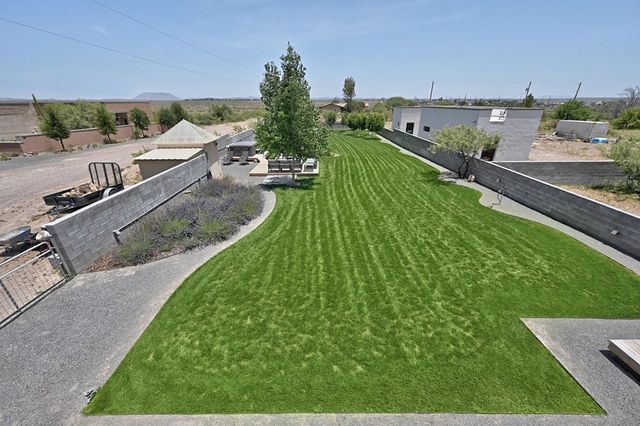 1110 N Ordenar St, Marfa, TX 79843