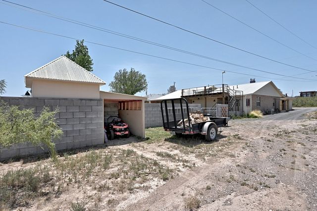 1110 N Ordenar St, Marfa, TX 79843