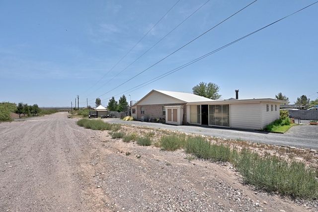 1110 N Ordenar St, Marfa, TX 79843